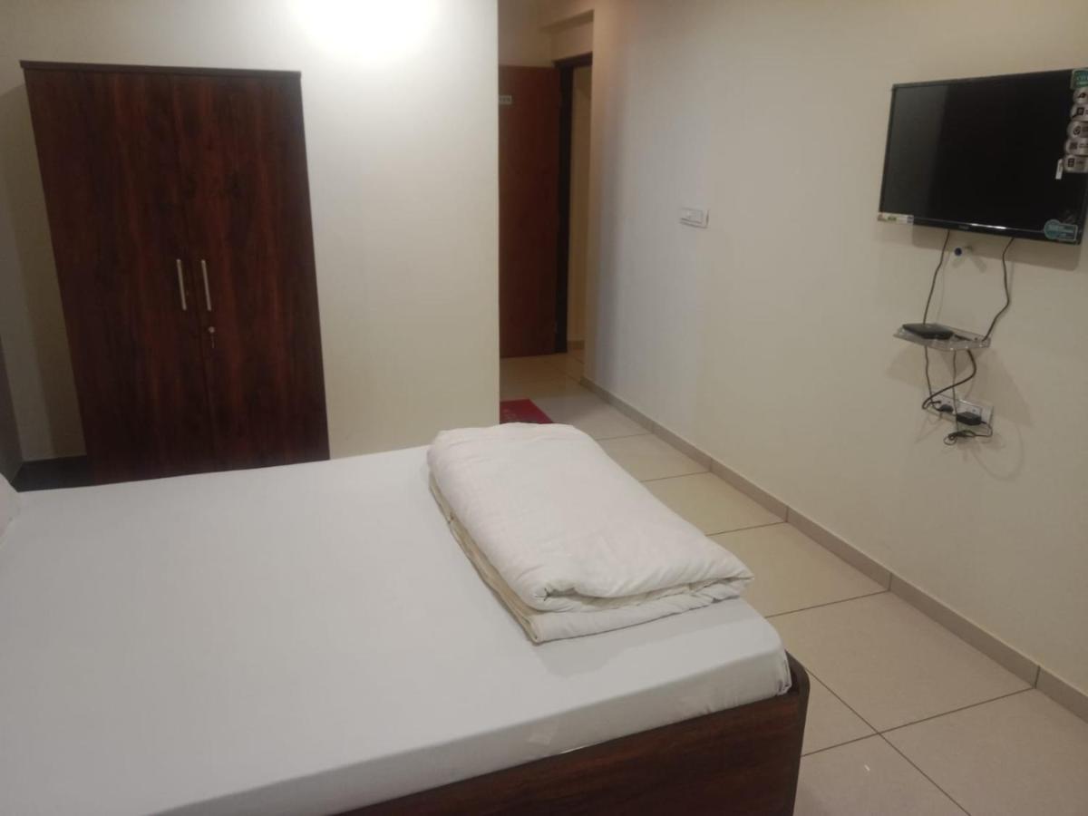 Hotel Shreeji'S Gandhinagar Kültér fotó