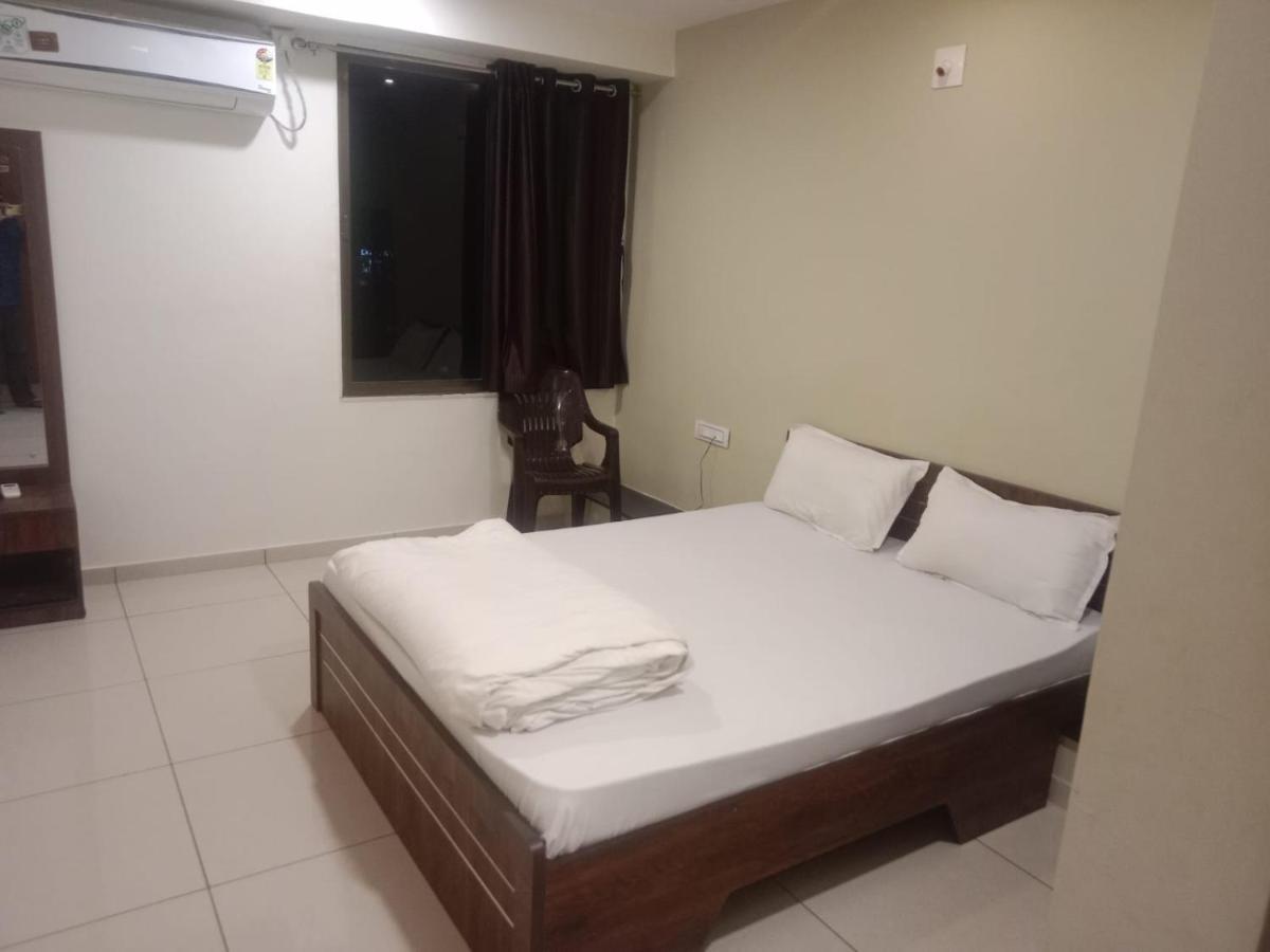 Hotel Shreeji'S Gandhinagar Kültér fotó