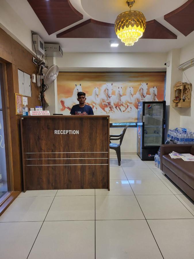 Hotel Shreeji'S Gandhinagar Kültér fotó