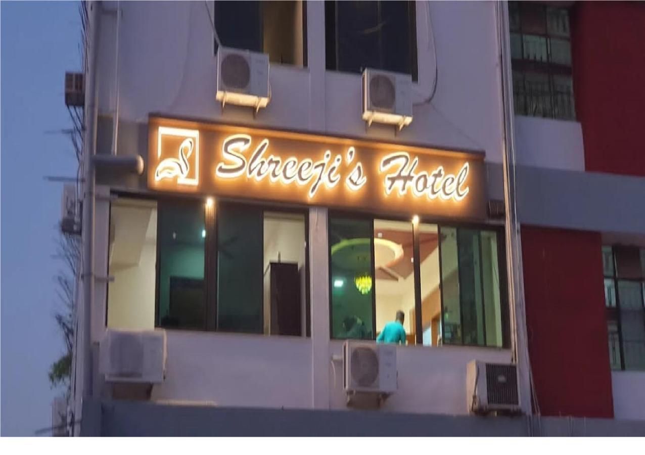 Hotel Shreeji'S Gandhinagar Kültér fotó