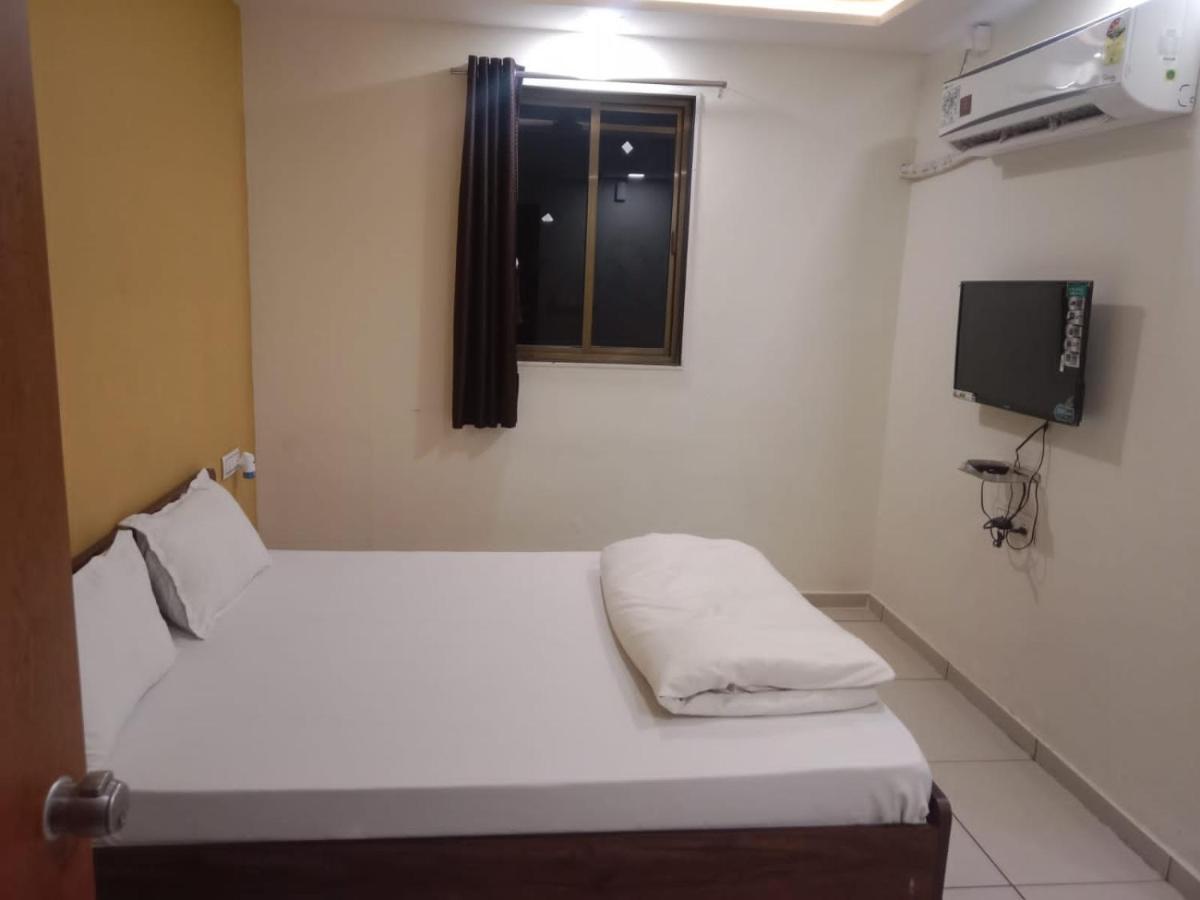 Hotel Shreeji'S Gandhinagar Kültér fotó